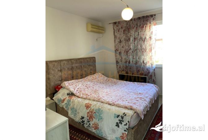 Shtepi ne shitje Apartament ne Tirane, 2+1, Mobilimi E mobiluar, Pagesa 150,000  Euro.