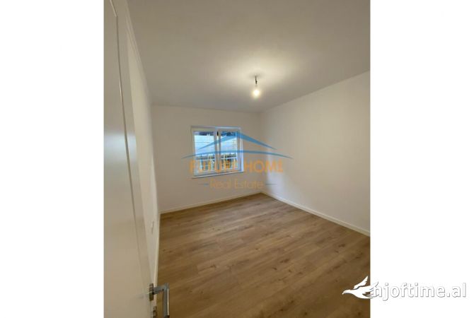 Shtepi ne shitje Apartament ne Tirane, 2+1, Mobilimi Bosh, pa mobiluar, Pagesa 185,000  Euro.