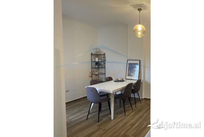 Shtepi ne shitje Apartament ne Tirane, 2+1, Mobilimi E mobiluar, Pagesa 110,000  Euro.