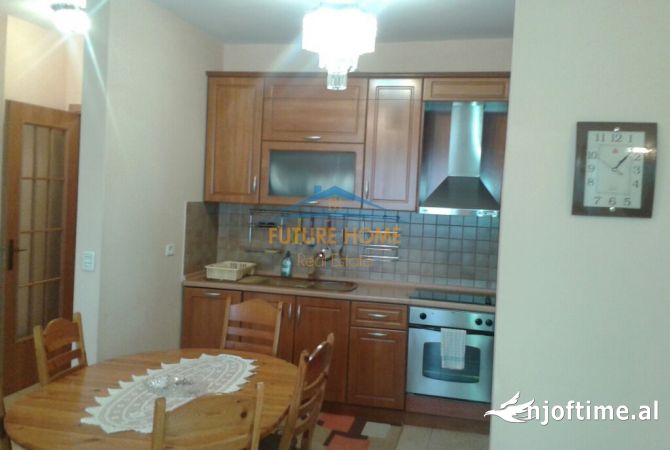 Shtepi me qera Apartament ne Tirane, 2+1, Mobilimi E mobiluar, Pagesa 1,000  Euro.