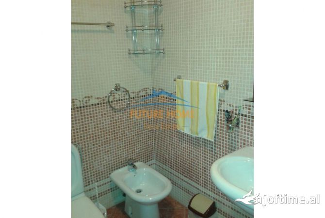 Shtepi me qera Apartament ne Tirane, 2+1, Mobilimi E mobiluar, Pagesa 1,000  Euro.