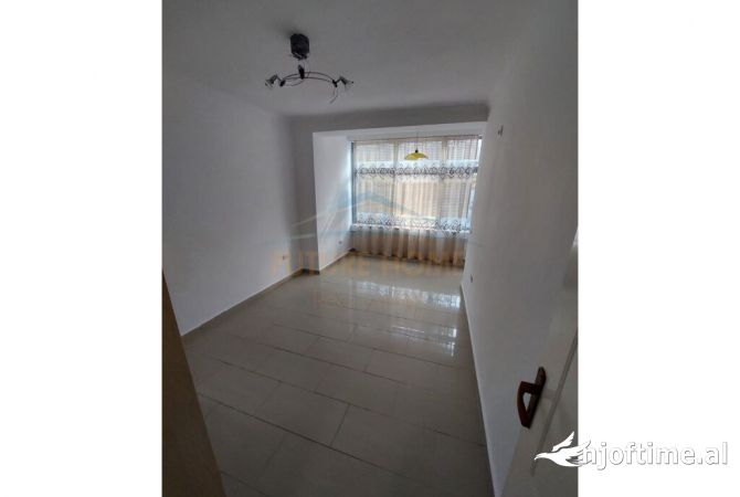 Shtepi ne shitje Apartament ne Tirane, 2+1, Mobilimi E mobiluar, Pagesa 188,000  Euro.