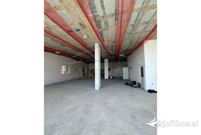Ambient biznesi ne shitje 4+1 ne Tirane - 270,000 Euro