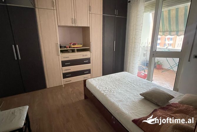 Shtepi me qera Apartament ne Tirane, 2+1, Mobilimi E mobiluar, Pagesa 600  Euro.