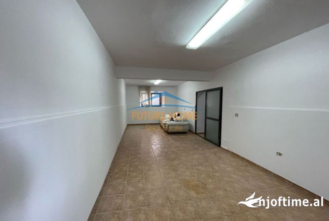 Ambient biznesi me qera 3+1 ne Tirane - 600 Euro