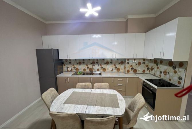 Shtepi ne shitje Apartament ne Tirane, 2+1, Mobilimi E mobiluar, Pagesa 193,000  Euro.