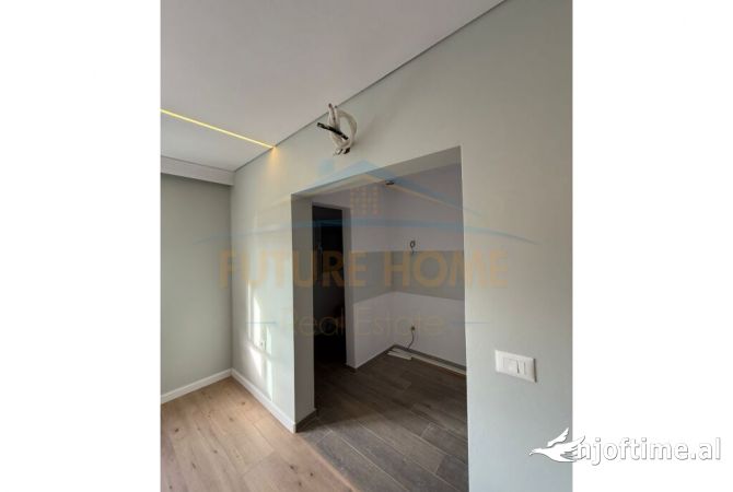 Shtepi ne shitje Apartament ne Durres, 2+1, Mobilimi Bosh, pa mobiluar, Pagesa 90,000  Euro.