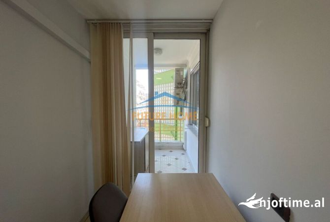 Ambient biznesi me qera 3+1 ne Tirane - 1,300 Euro