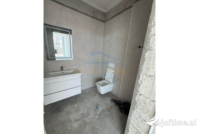 Ambient biznesi me qera 3+1 ne Tirane - 3,500 Euro