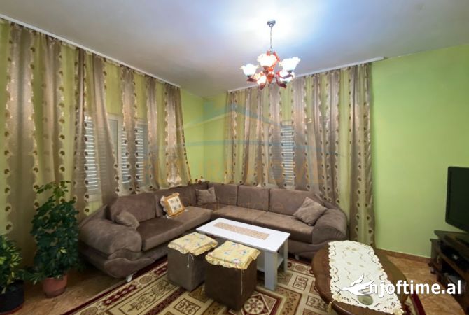 Shtepi ne shitje Vila Luksoze ne Durres, 4+1, Mobilimi Pjeserisht e mobiluar, Pagesa 330,000  Euro.