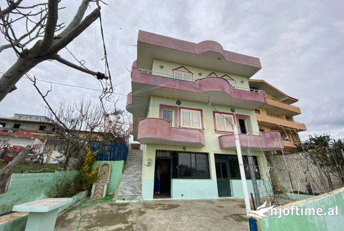 Shtepi ne shitje Vila Luksoze ne Durres, 4+1, Mobilimi Pjeserisht e mobiluar, Pagesa 330,000  Euro.