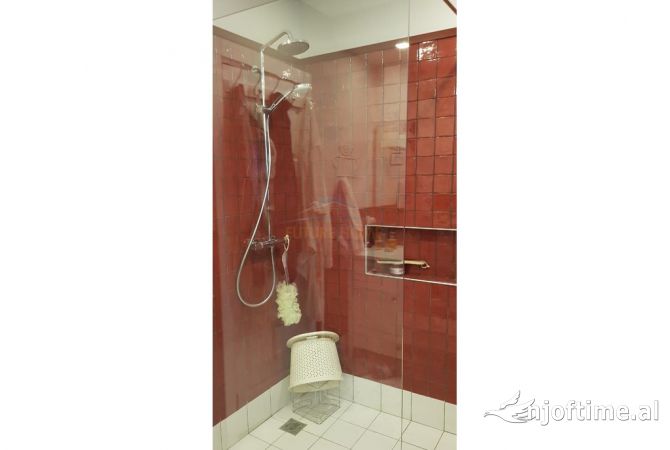 Shtepi me qera 3+1 ne Tirane - 1,200 Euro