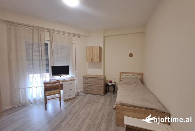 Shtepi me qera 2+1 ne Tirane - 650 Euro