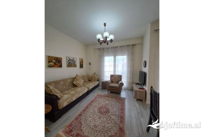 Shtepi me qera 2+1 ne Tirane - 650 Euro