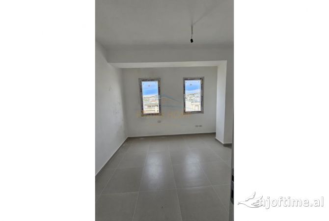 Shtepi ne shitje Apartament ne Durres, 2+1, Mobilimi Bosh, pa mobiluar, Pagesa 113,000  Euro.