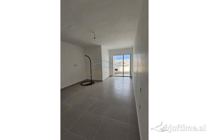 Shtepi ne shitje Apartament ne Durres, 2+1, Mobilimi Bosh, pa mobiluar, Pagesa 113,000  Euro.