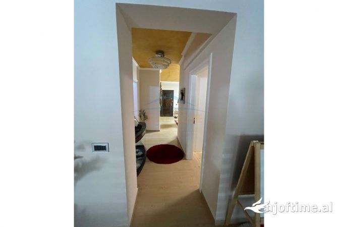 Shtepi ne shitje Apartament ne Durres, 3+1, Mobilimi E mobiluar, Pagesa 300,000  Euro.