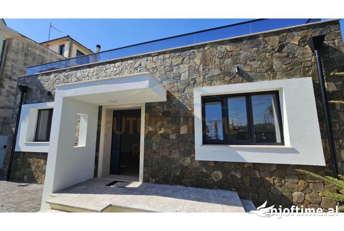 Shtepi ne shitje Vila Luksoze ne Durres, 4+1, Mobilimi E mobiluar, Pagesa 380,000  Euro.