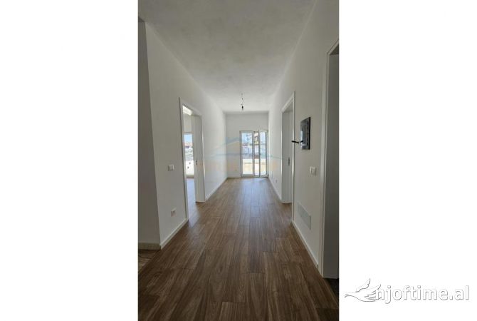 Shtepi ne shitje Vila Luksoze ne Durres, 4+1, Mobilimi E mobiluar, Pagesa 380,000  Euro.