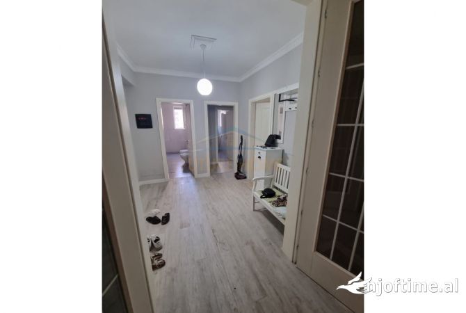 Shtepi ne shitje Apartament ne Durres, 3+1, Mobilimi E mobiluar, Pagesa 360,000  Euro.
