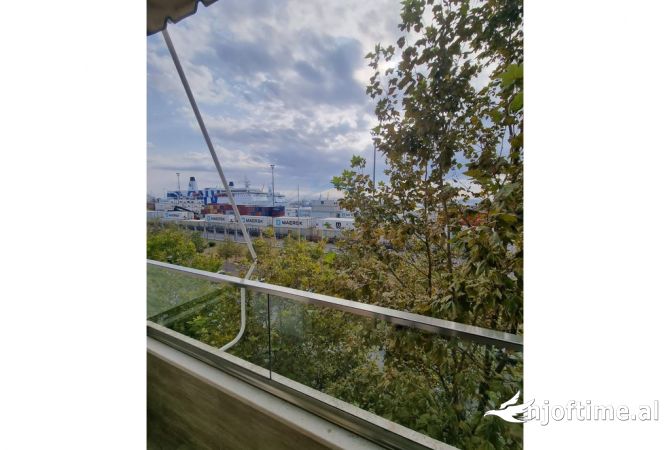 Shtepi ne shitje Apartament ne Durres, 3+1, Mobilimi E mobiluar, Pagesa 360,000  Euro.