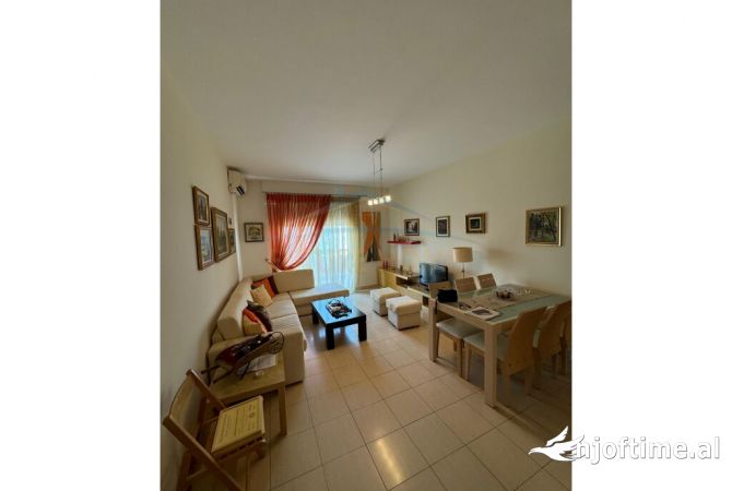 Shtepi me qera 2+1 ne Tirane - 650 Euro