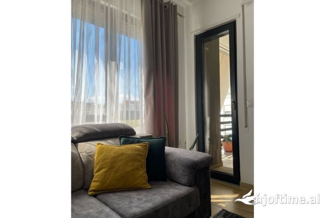 Shtepi me qera Apartament ne Tirane, 2+1, Mobilimi E mobiluar, Pagesa 800  Euro.