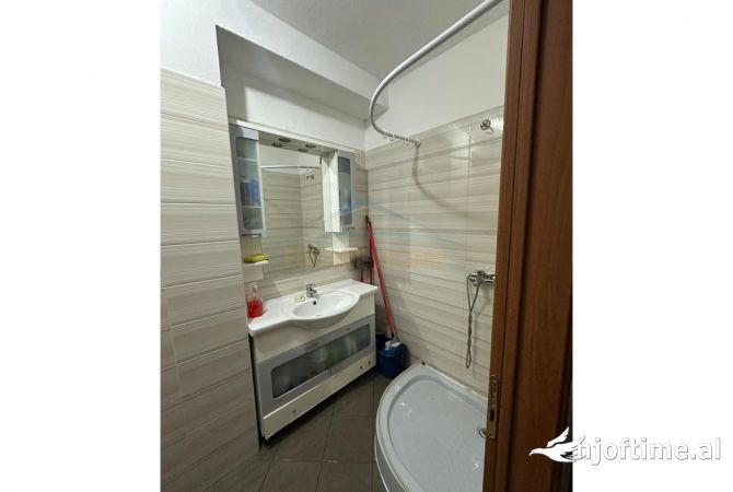 Shtepi me qera Apartament ne Tirane, 2+1, Mobilimi E mobiluar, Pagesa 500  Euro.