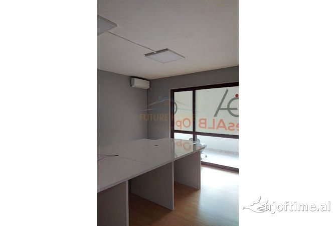 Ambient biznesi me qera 3+1 ne Tirane - 1,200 Euro