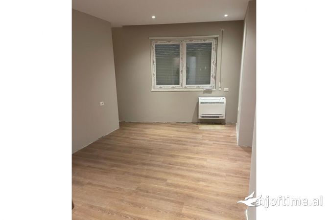 Shtepi ne shitje Apartament ne Tirane, 2+1, Mobilimi Bosh, pa mobiluar, Pagesa 250,000  Euro.