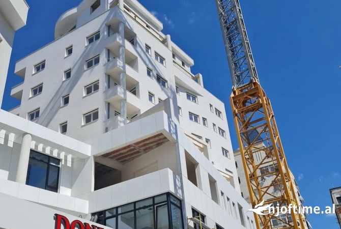 Shtepi ne shitje Apartament ne Tirane, 2+1, Mobilimi Bosh, pa mobiluar, Pagesa 250,000  Euro.