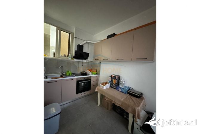 Shtepi ne shitje Apartament ne Tirane, 1+1, Mobilimi E mobiluar, Pagesa 82,000  Euro.