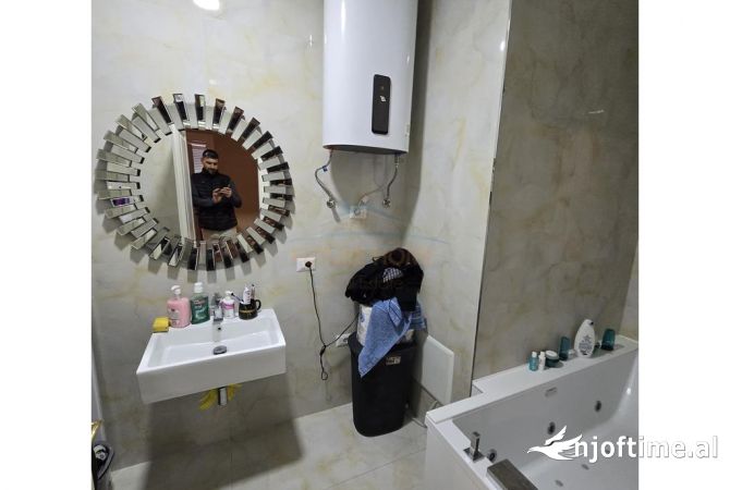 Shtepi ne shitje Apartament ne Tirane, 2+1, Mobilimi E mobiluar, Pagesa 330,000  Euro.