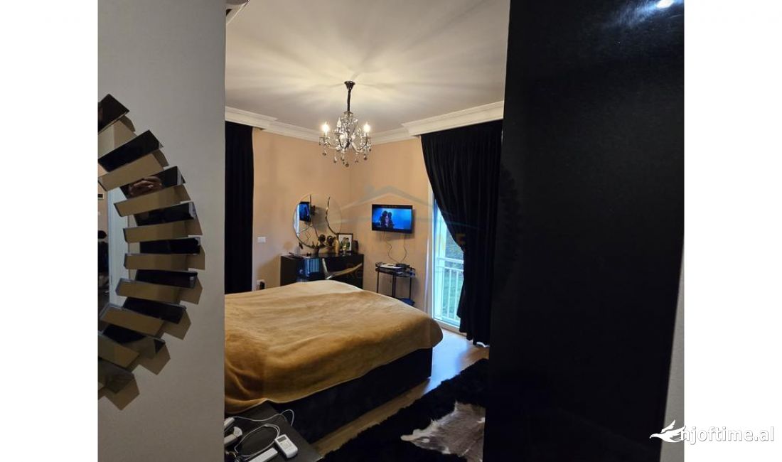 Shtepi ne shitje Apartament ne Tirane, 2+1, Mobilimi E mobiluar, Pagesa 330,000  Euro.