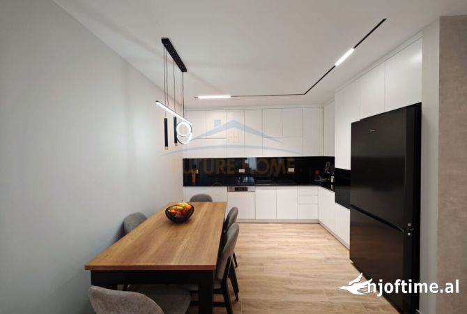 Shtepi ne shitje Apartament ne Tirane, 3+1, Mobilimi E mobiluar, Pagesa 300,000  Euro.