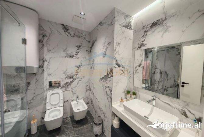 Shtepi ne shitje Apartament ne Tirane, 3+1, Mobilimi E mobiluar, Pagesa 300,000  Euro.