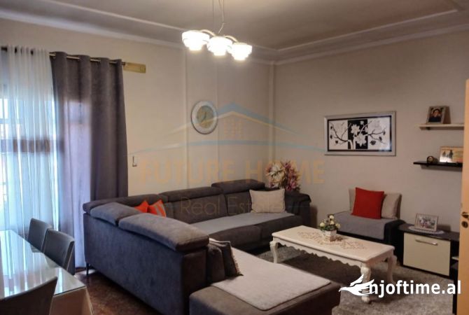 Shtepi ne shitje Vila Luksoze ne Durres, 6+1, Mobilimi E mobiluar, Pagesa 240,000  Euro.