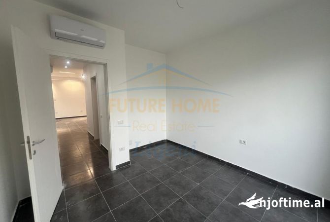 Shtepi ne shitje Apartament ne Tirane, 3+1, Mobilimi Bosh, pa mobiluar, Pagesa 286,000  Euro.