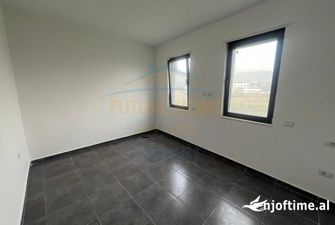 Shtepi ne shitje Apartament ne Tirane, 3+1, Mobilimi Bosh, pa mobiluar, Pagesa 286,000  Euro.