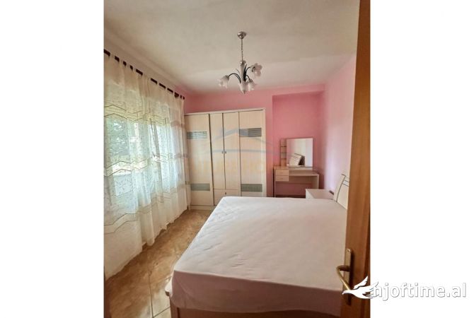 Shtepi ne shitje Apartament ne Durres, 2+1, Mobilimi E mobiluar, Pagesa 105,000  Euro.