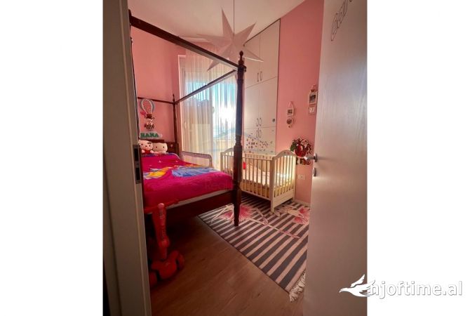 Shtepi ne shitje Apartament ne Tirane, 2+1, Mobilimi E mobiluar, Pagesa 238,000  Euro.