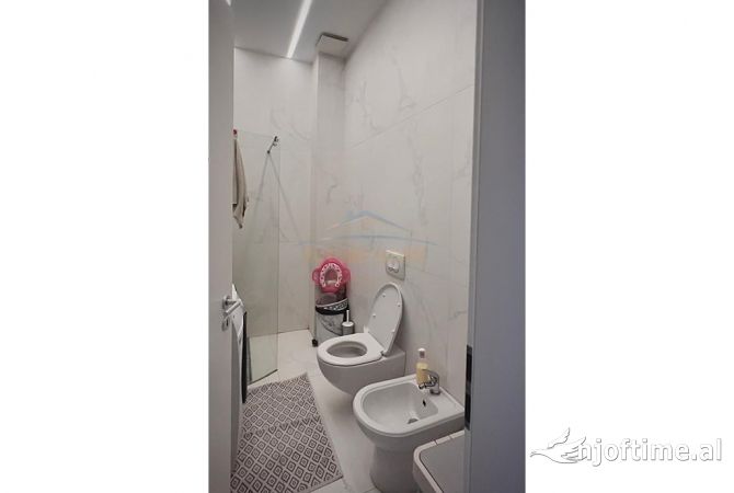 Shtepi ne shitje Apartament ne Tirane, 2+1, Mobilimi E mobiluar, Pagesa 238,000  Euro.