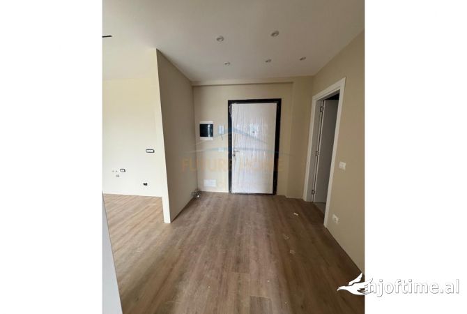 Shtepi ne shitje Apartament ne Tirane, 1+1, Mobilimi Bosh, pa mobiluar, Pagesa 125,000  Euro.