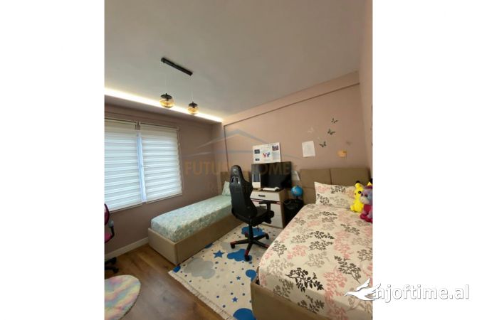 Shtepi ne shitje Apartament ne Tirane, 3+1, Mobilimi E mobiluar, Pagesa 248,000  Euro.
