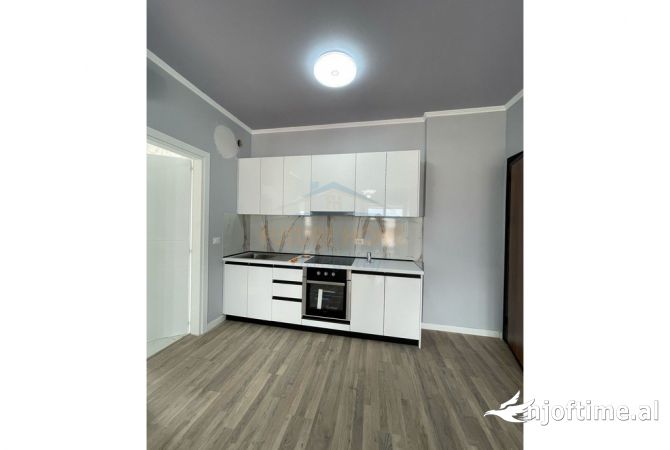 Shtepi ne shitje Apartament ne Tirane, 1+1, Mobilimi Pjeserisht e mobiluar, Pagesa 88,000  Euro.