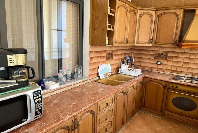 Shtepi ne shitje Apartament ne Durres, 2+1, Mobilimi E mobiluar, Pagesa 90,000  Euro.