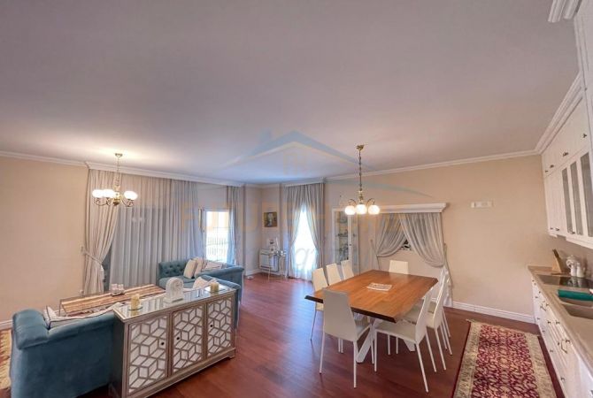 Shtepi ne shitje Apartament ne Tirane, 2+1, Mobilimi E mobiluar, Pagesa 270,000  Euro.