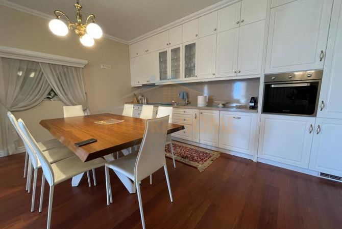 Shtepi ne shitje Apartament ne Tirane, 2+1, Mobilimi E mobiluar, Pagesa 270,000  Euro.