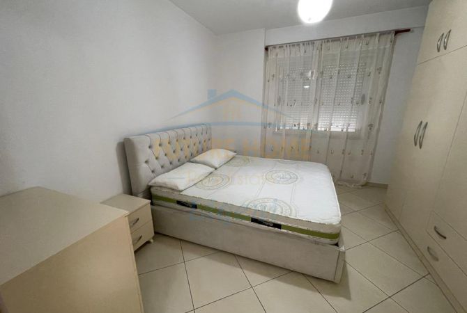 Shtepi ne shitje Apartament ne Tirane, 3+1, Mobilimi E mobiluar, Pagesa 240,000  Euro.