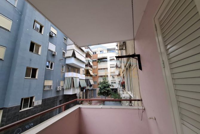 Shtepi me qera 2+1 ne Tirane - 800 Euro
